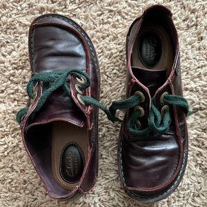 Clarks size 8 lace up shoe